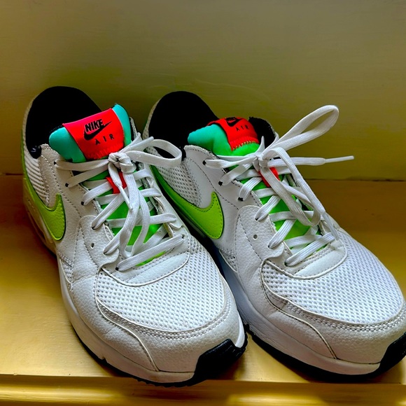 EUC Nike Air Max - Picture 1 of 16